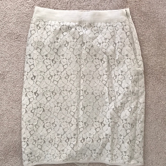 Tan lace pencil skirt - Picture 2 of 5